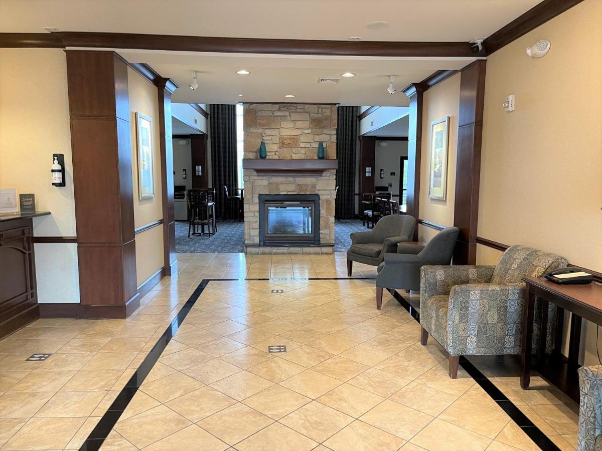 Staybridge Suites Milwaukee West-Oconomowoc By Ihg Екстер'єр фото