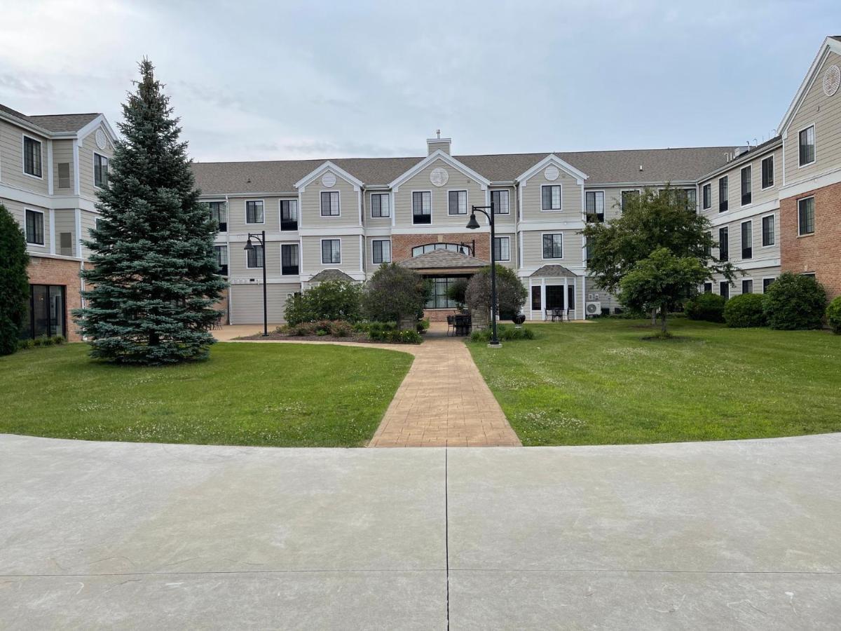 Staybridge Suites Milwaukee West-Oconomowoc By Ihg Екстер'єр фото