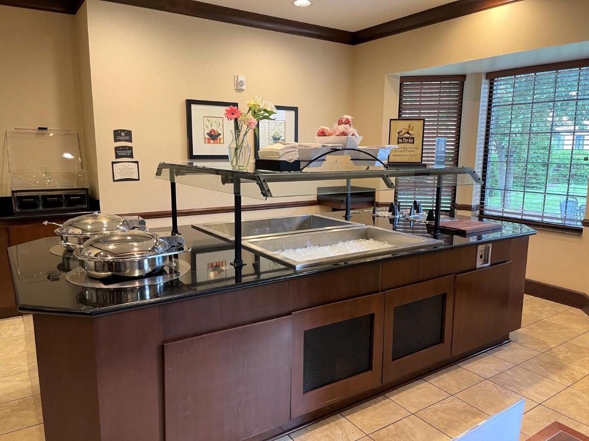 Staybridge Suites Milwaukee West-Oconomowoc By Ihg Екстер'єр фото