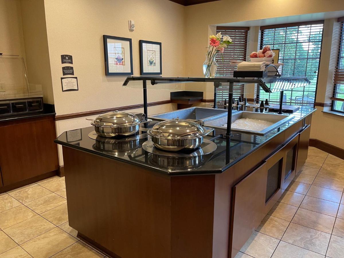 Staybridge Suites Milwaukee West-Oconomowoc By Ihg Екстер'єр фото