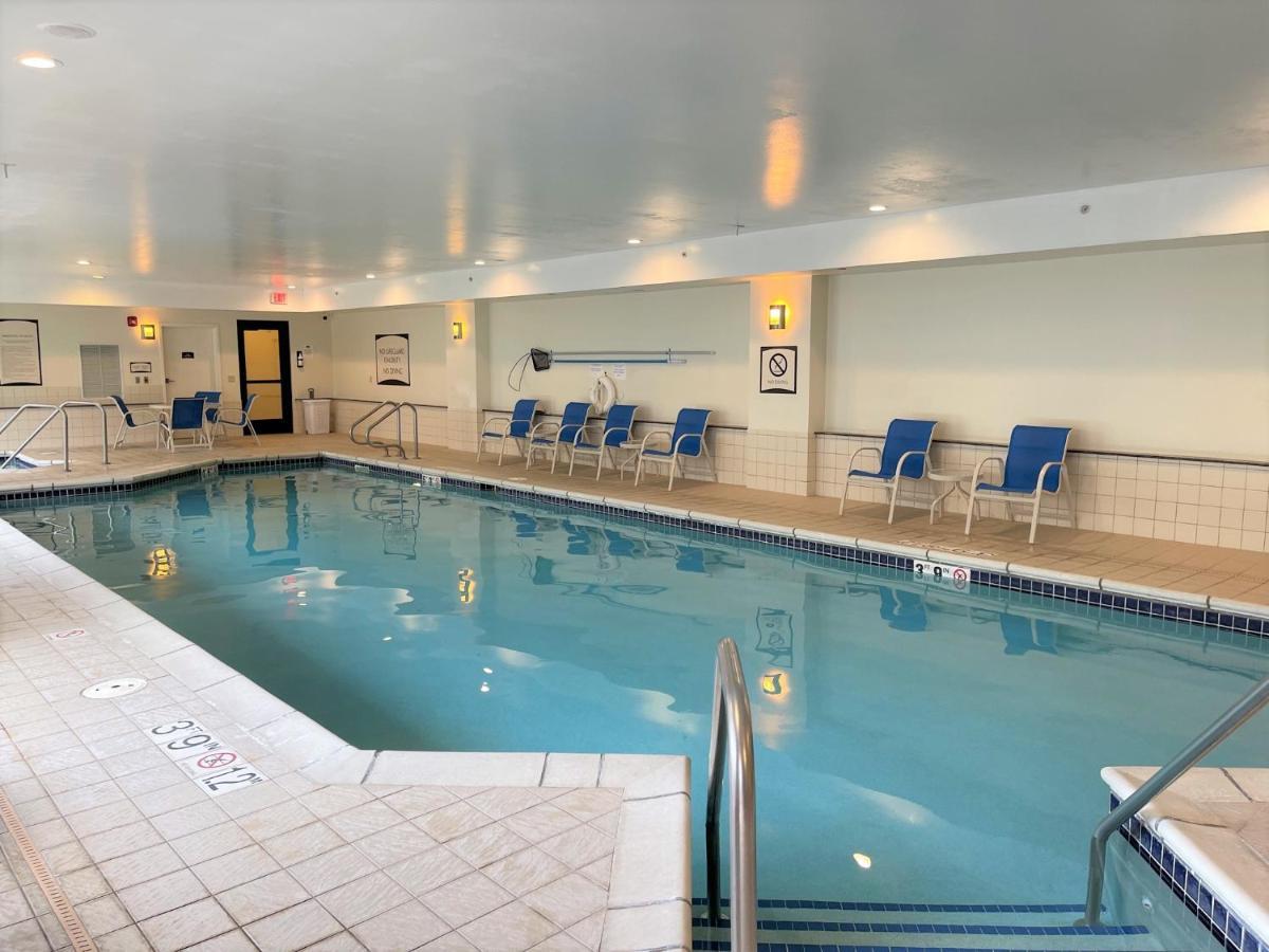 Staybridge Suites Milwaukee West-Oconomowoc By Ihg Екстер'єр фото