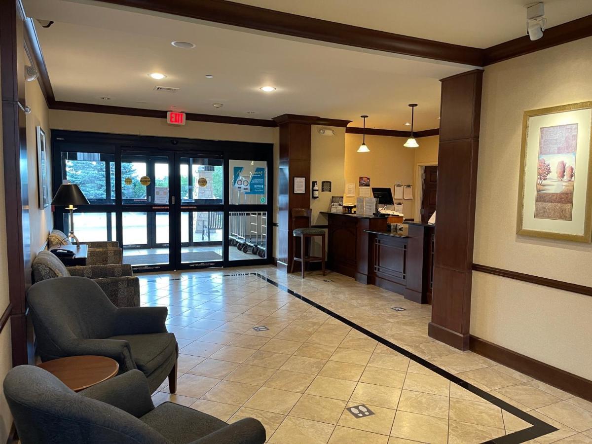 Staybridge Suites Milwaukee West-Oconomowoc By Ihg Екстер'єр фото