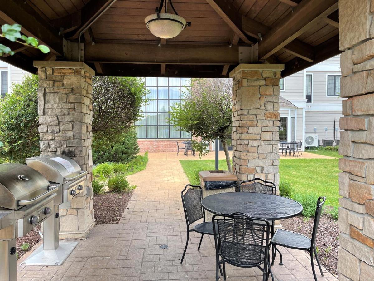 Staybridge Suites Milwaukee West-Oconomowoc By Ihg Екстер'єр фото