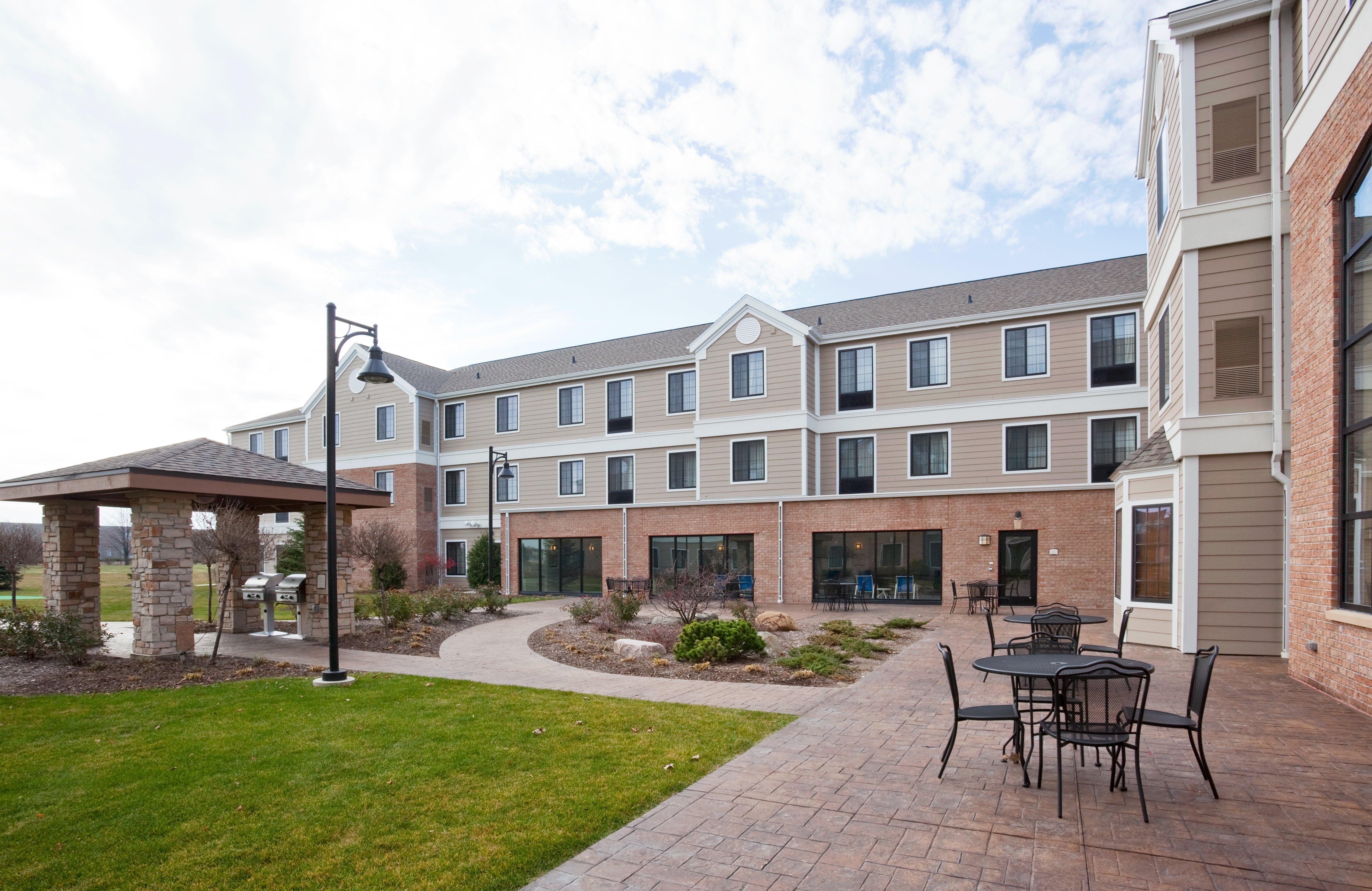 Staybridge Suites Milwaukee West-Oconomowoc By Ihg Екстер'єр фото