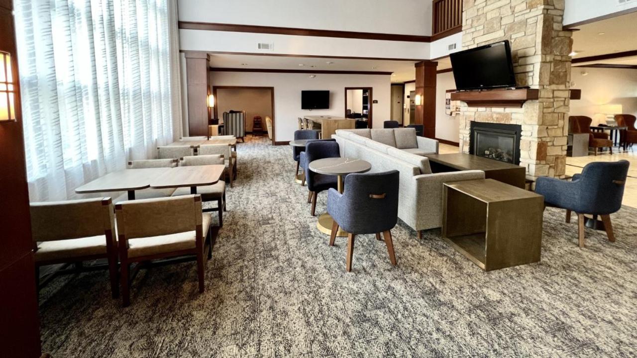 Staybridge Suites Milwaukee West-Oconomowoc By Ihg Екстер'єр фото
