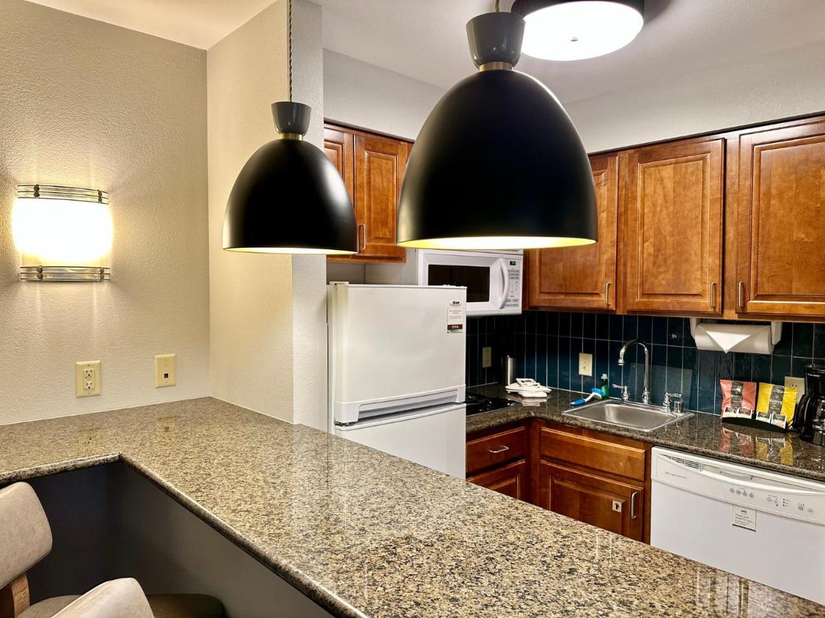 Staybridge Suites Milwaukee West-Oconomowoc By Ihg Екстер'єр фото