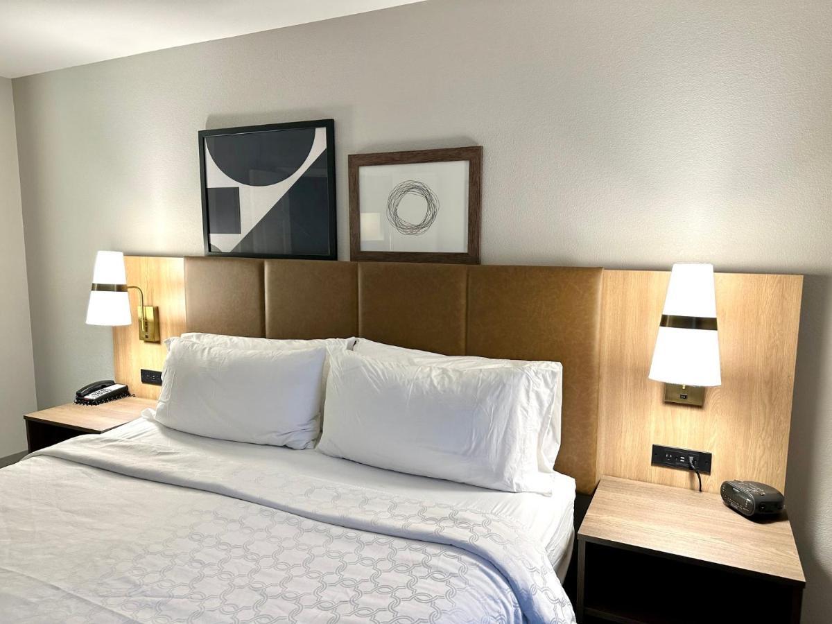 Staybridge Suites Milwaukee West-Oconomowoc By Ihg Екстер'єр фото
