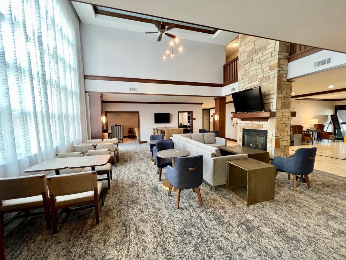 Staybridge Suites Milwaukee West-Oconomowoc By Ihg Екстер'єр фото