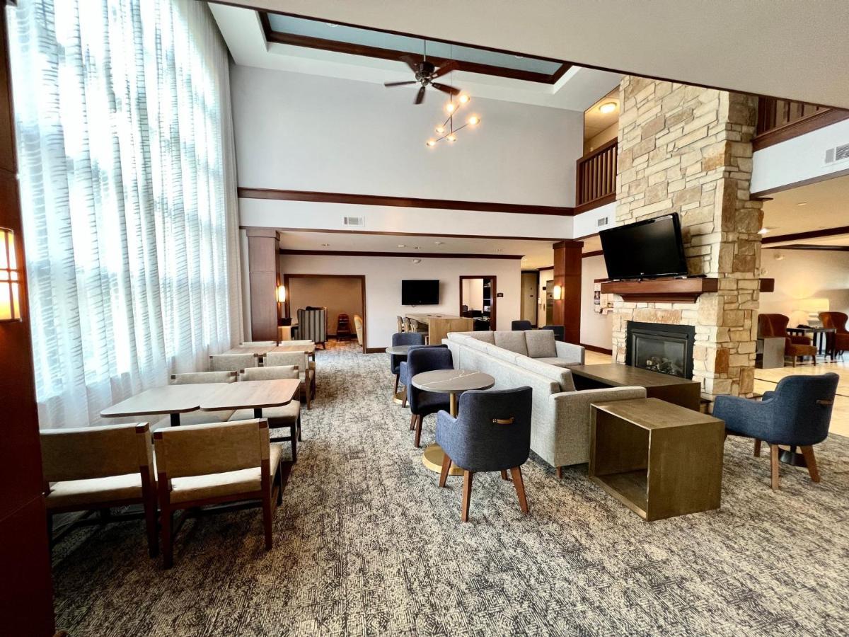 Staybridge Suites Milwaukee West-Oconomowoc By Ihg Екстер'єр фото