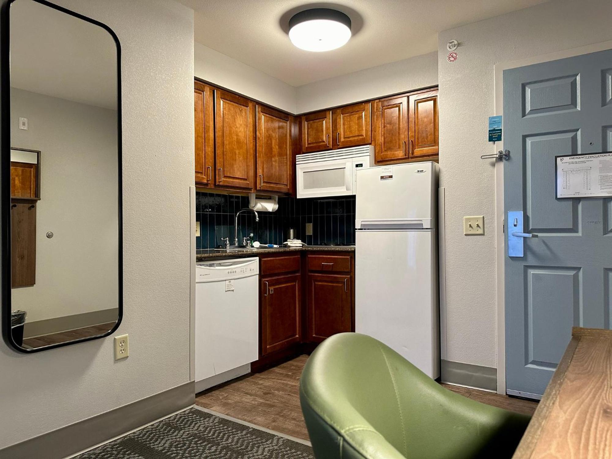 Staybridge Suites Milwaukee West-Oconomowoc By Ihg Екстер'єр фото