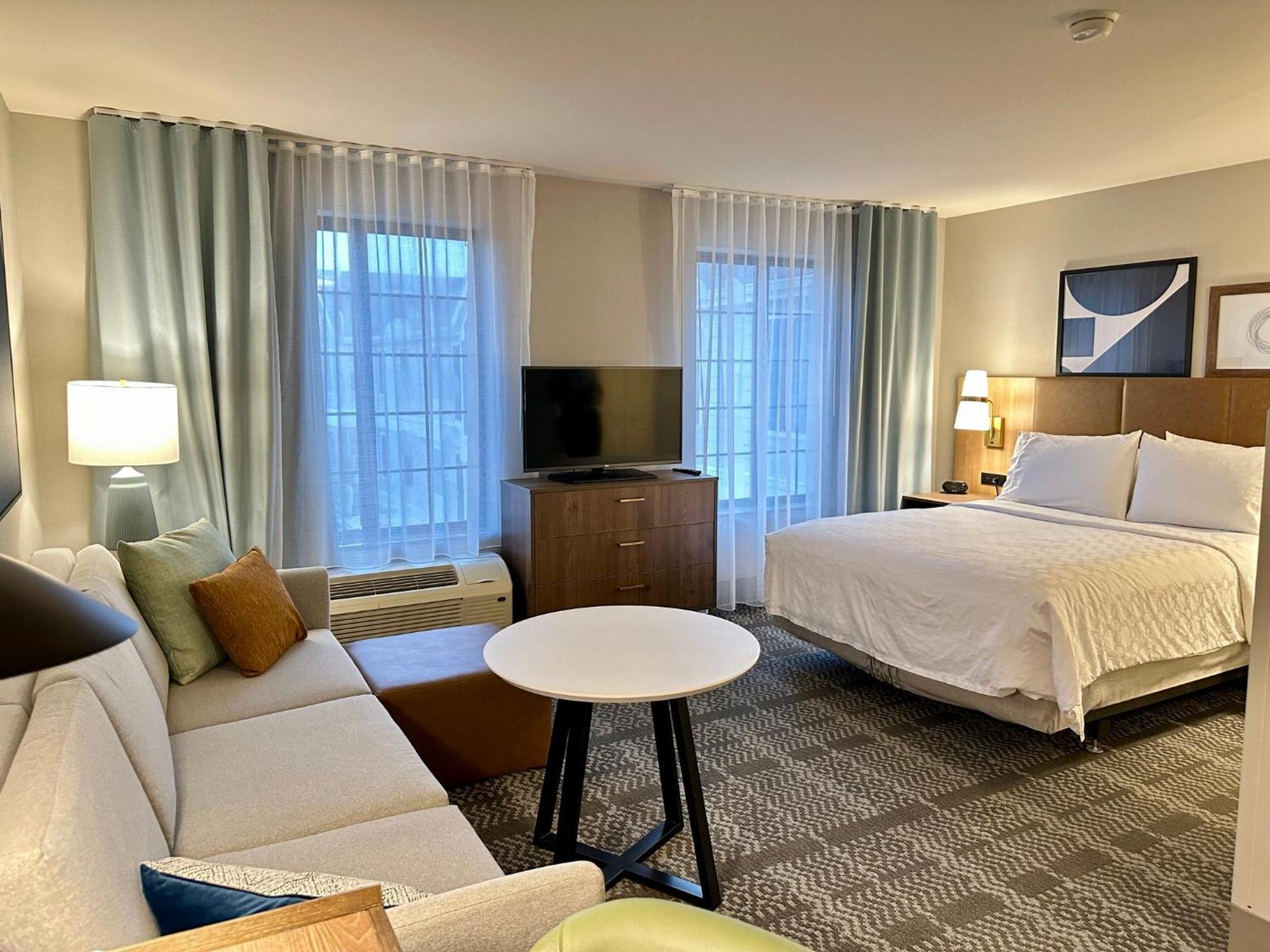 Staybridge Suites Milwaukee West-Oconomowoc By Ihg Екстер'єр фото