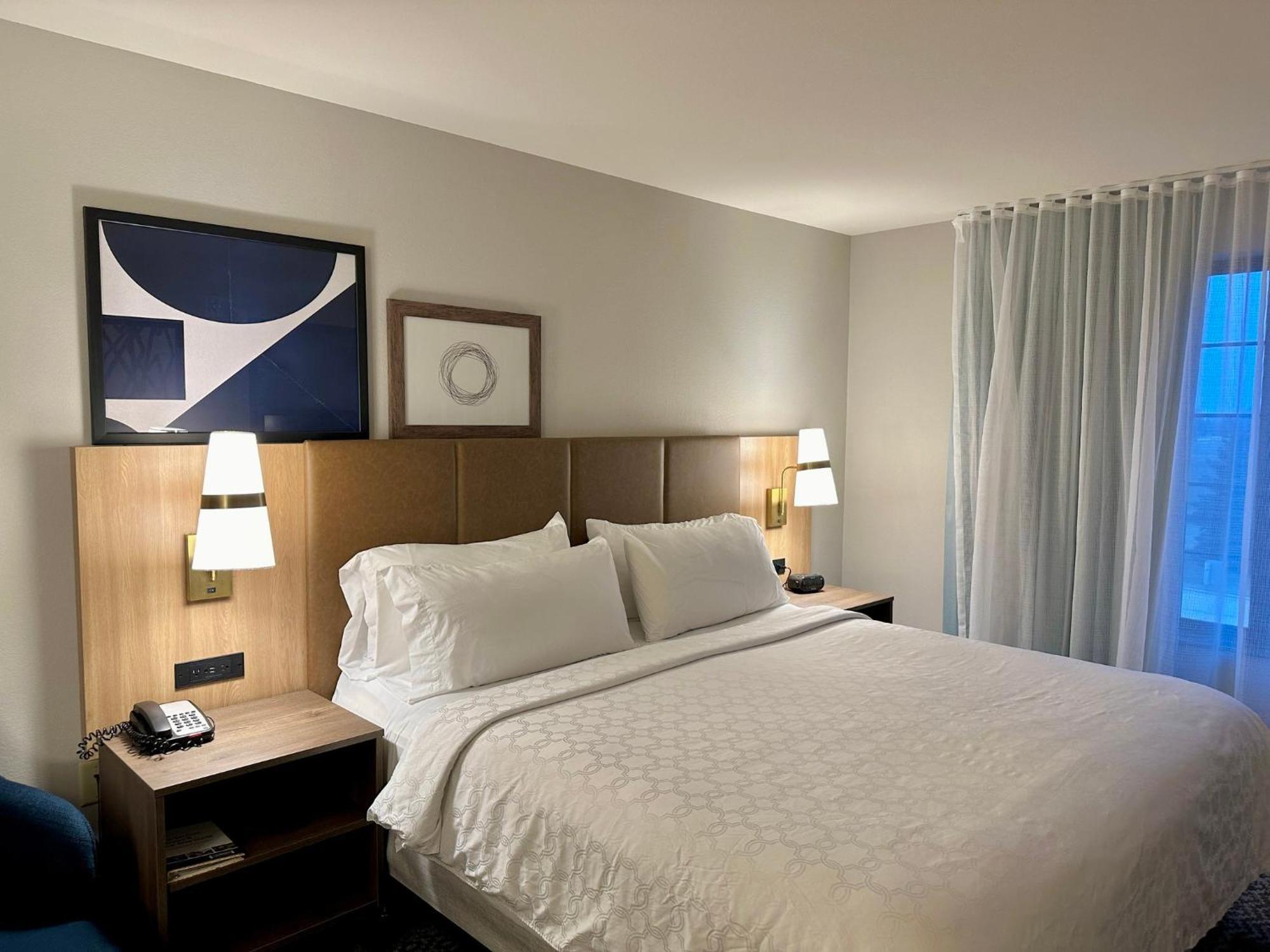Staybridge Suites Milwaukee West-Oconomowoc By Ihg Екстер'єр фото
