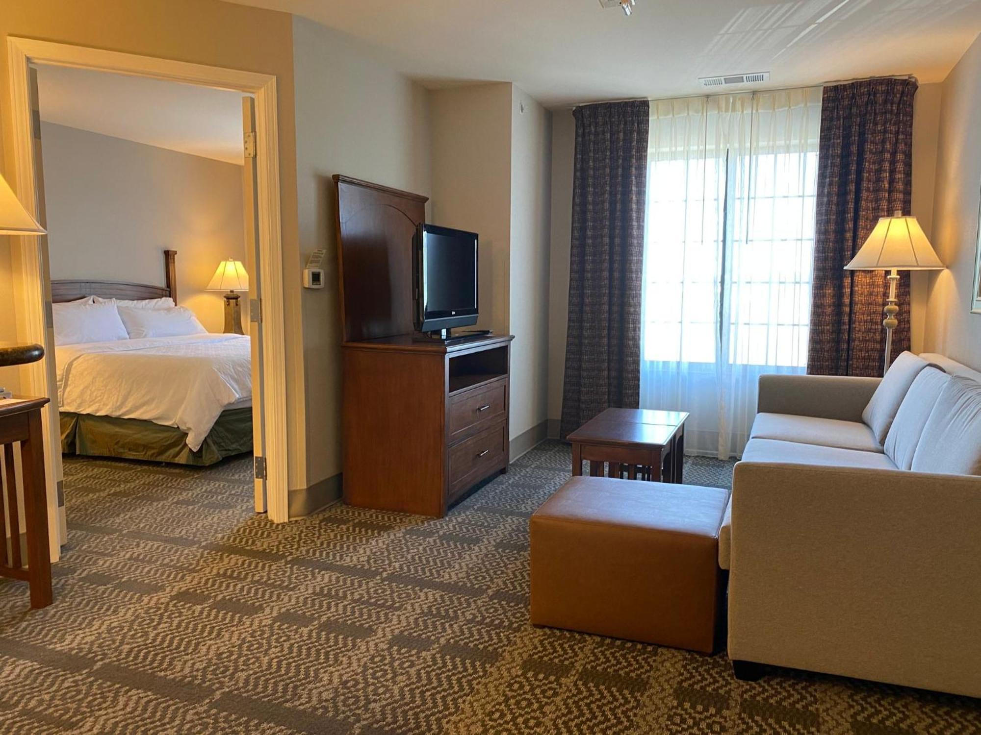 Staybridge Suites Milwaukee West-Oconomowoc By Ihg Екстер'єр фото