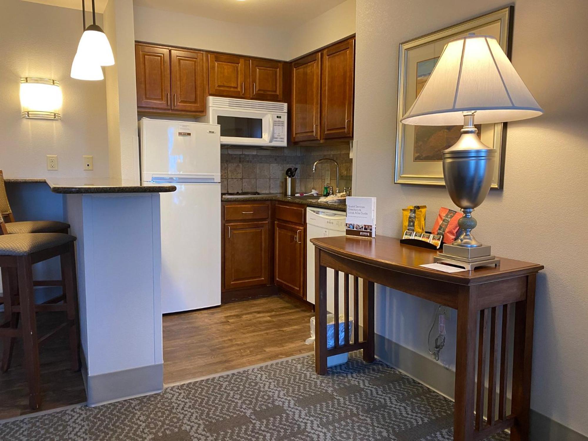 Staybridge Suites Milwaukee West-Oconomowoc By Ihg Екстер'єр фото