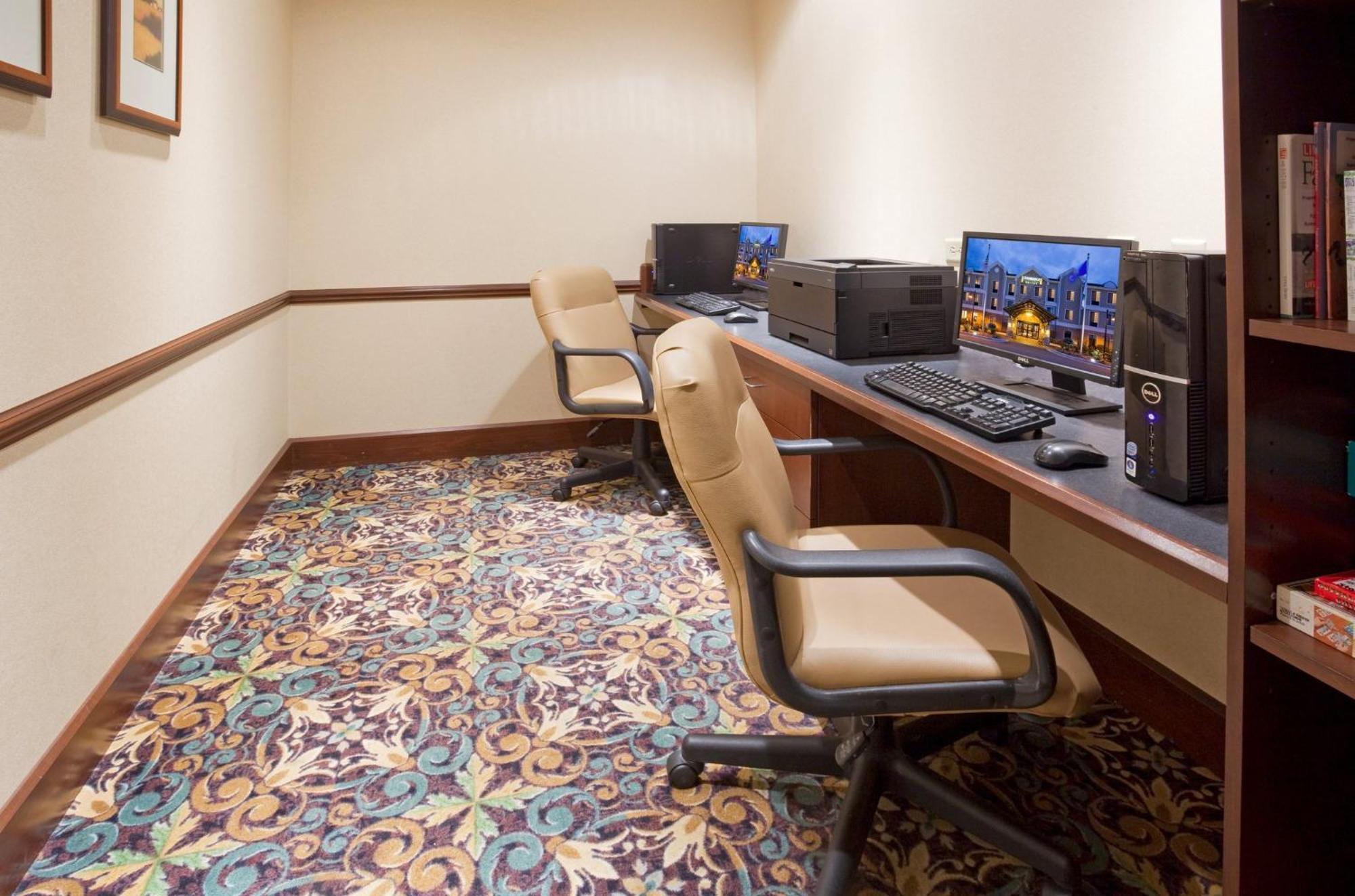 Staybridge Suites Milwaukee West-Oconomowoc By Ihg Екстер'єр фото